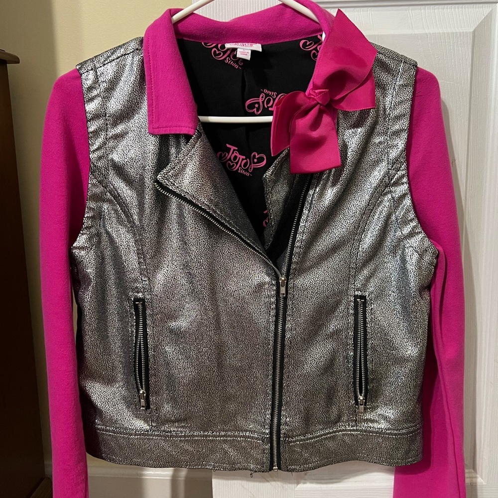 Jojo siwa  jacket
Size 10/12
Smoke/pet free home